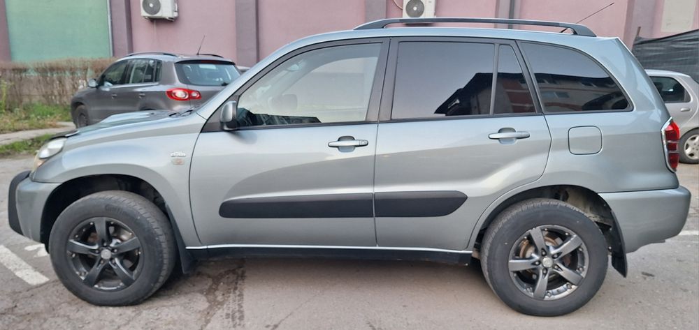 Vând Toyota RAV4