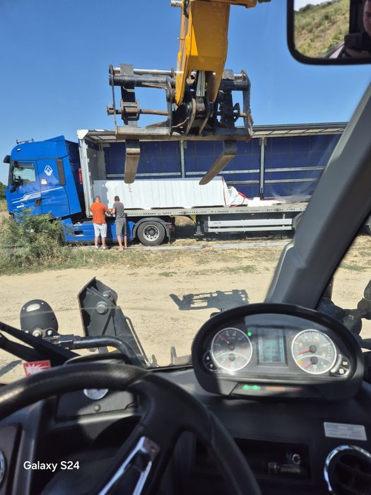 Închiriez incarcator telescopic (Pe termen lung cu operator)