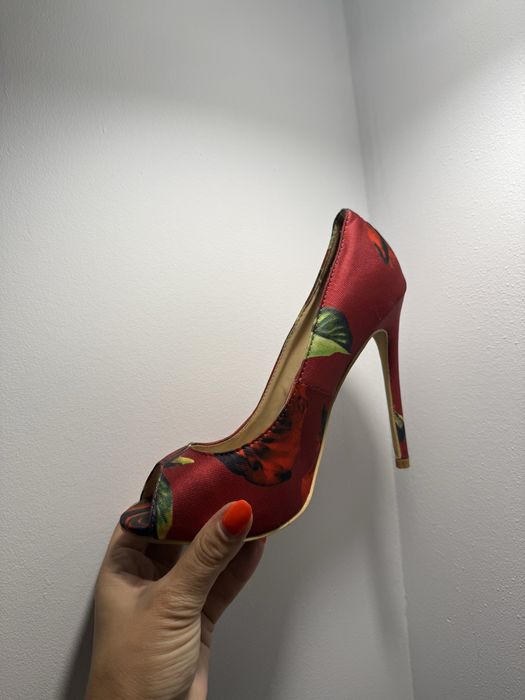 Pantofi cu toc femei