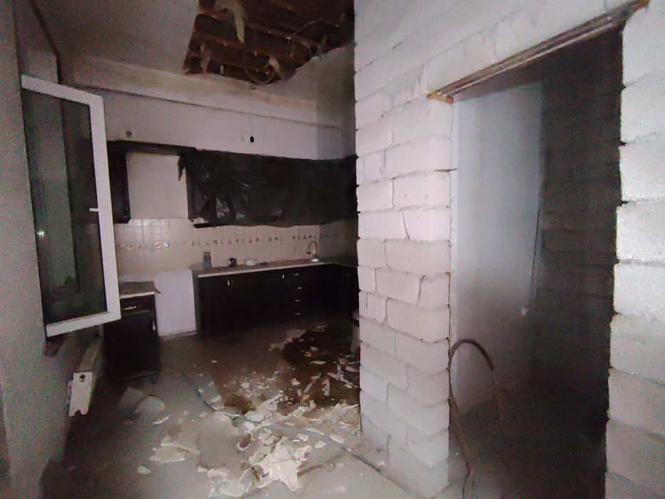 Yunsobod bodomzor Tatuv Letseyni roparasida 2.8sotik 2etaj Hovli