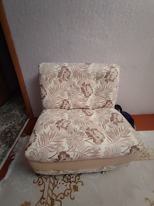 Диван с двумя креслами