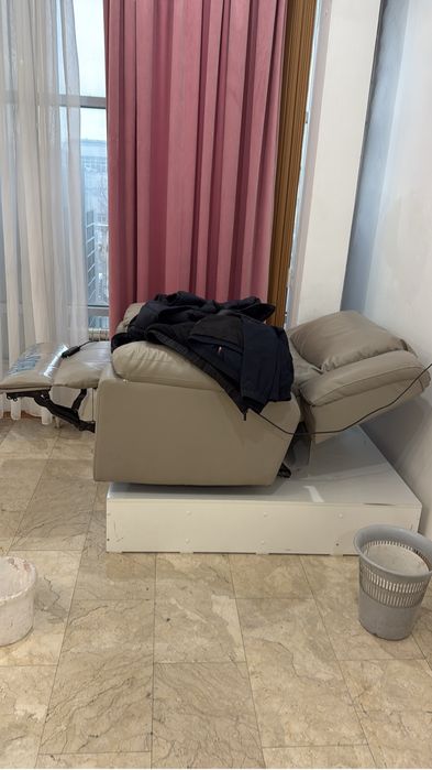 Продам реклайнер с пультом +подиум,