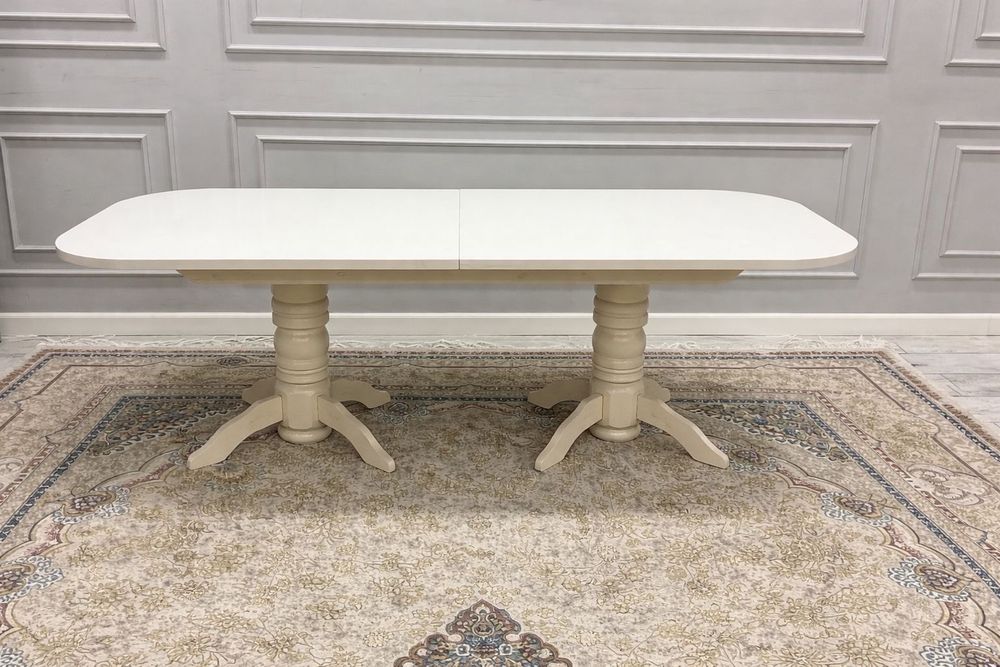 Большой гостиный стол