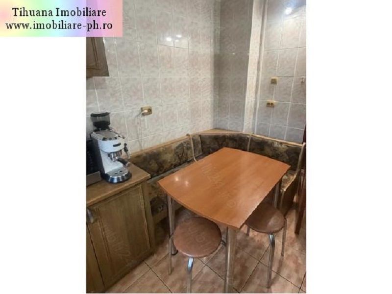 Apartament 3 camere de vanzare : 9 Mai-(Padina)