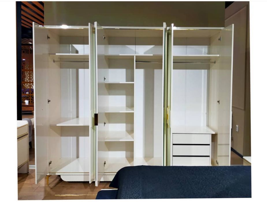 Спальный гарнитур