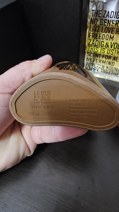 Продавам парфюмите на снимките цената е пакетна може и по отделно