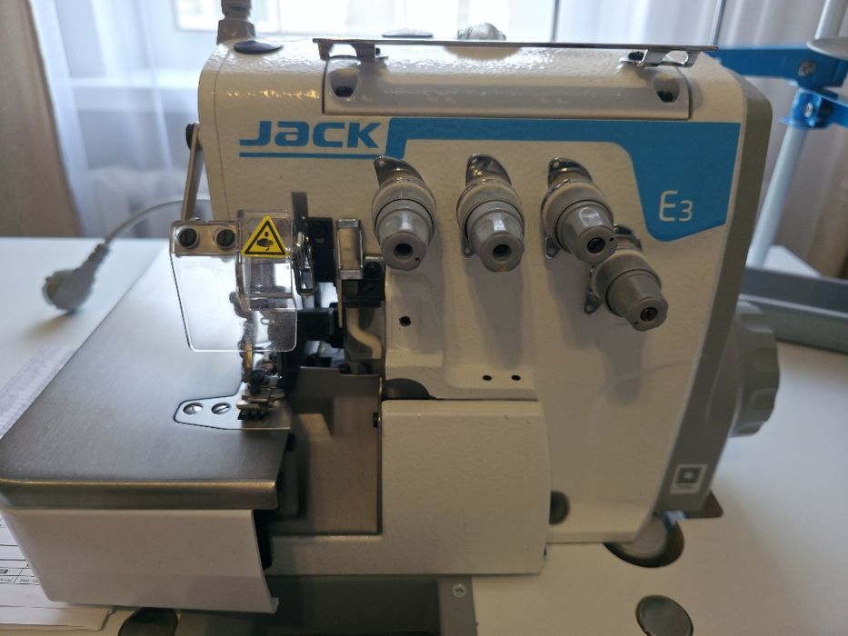 Продается оверлог марки Jac E3