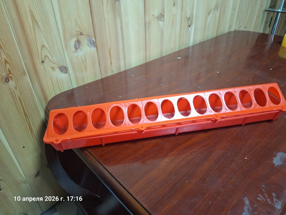 Кормушка для циплят, птиц