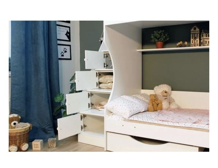 Двухярусная кровать вместе с матрасами