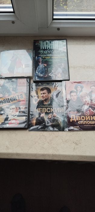 Диски DVD . Видео кассеты