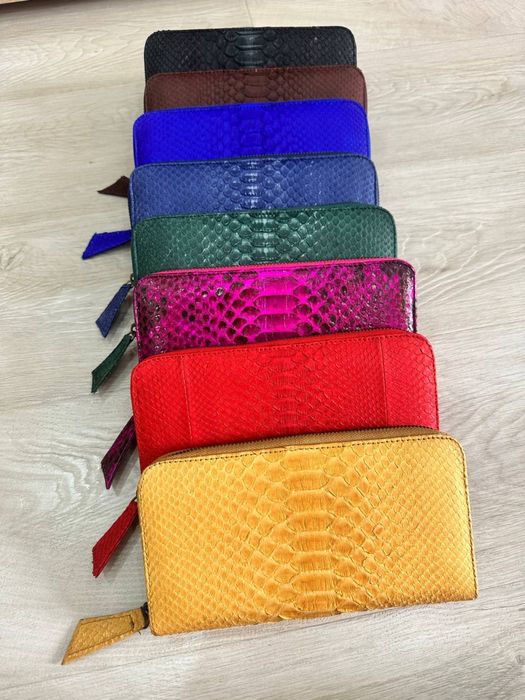 Женский кошелек из натуральной кожи.