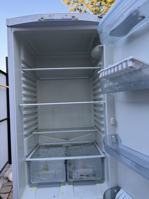 Холодильник indesit