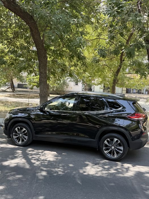 2024 Tracker 2 Premier +