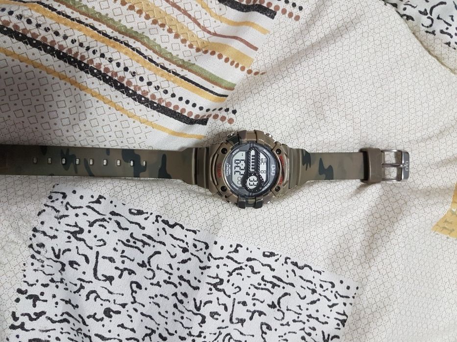 Часовник Q&Q 2бр.