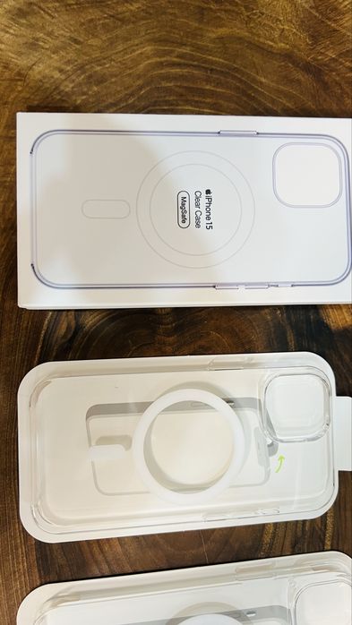  iPhone 15 & 15 Plus Apple MagSafe Clear Case