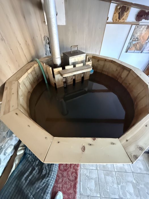 Vând ciubăr capacitate 4-5 persoane