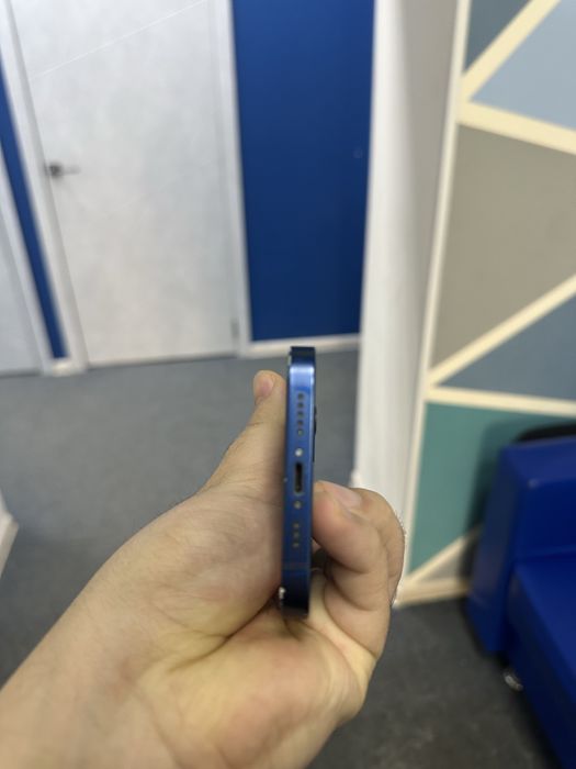 Продам Iphone 12