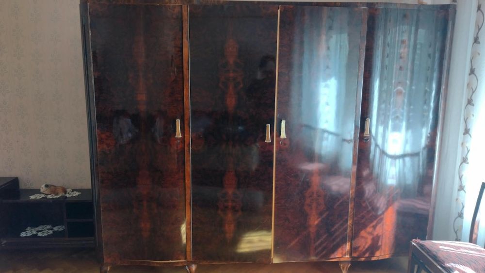 Vând set mobilier vintage pentru decor retro