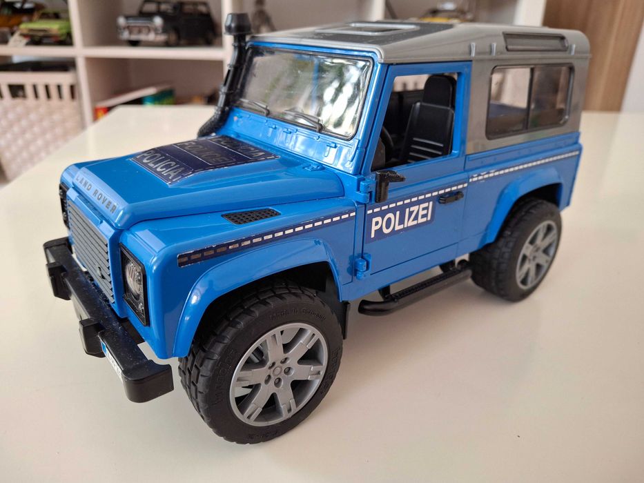 Джип Land Rover на Bruder, 27 см. Пластмасови интересни колички Смарт и Мини, 13-14 см.
