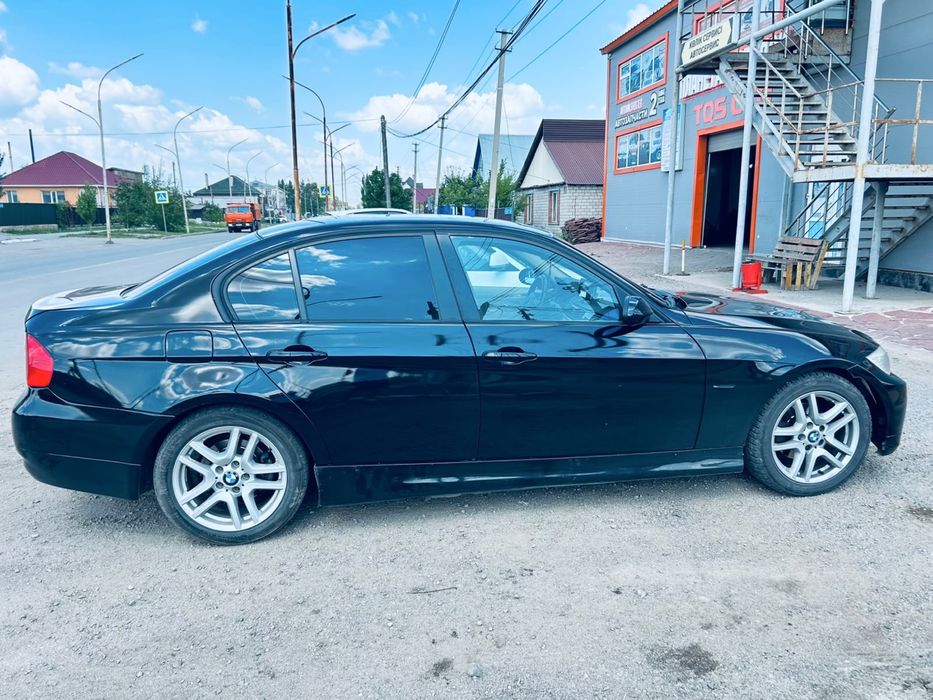 Срочно продам BMW 320i E90