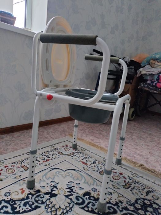 Продам кресло туалет