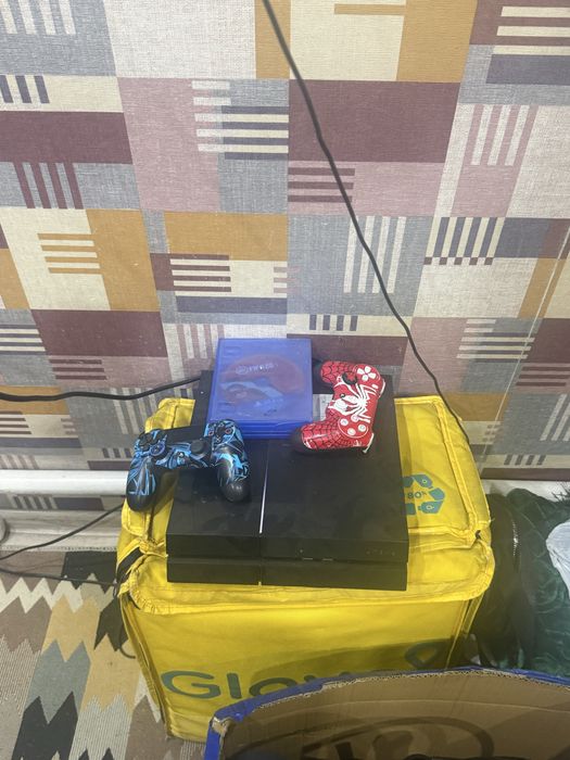 PlayStation 4 продам