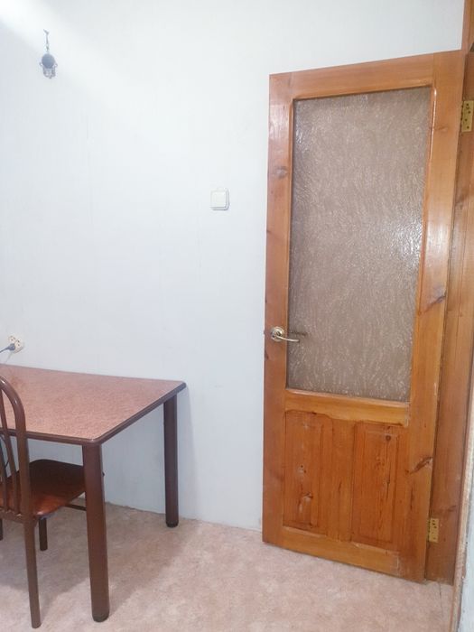 Кухонный стол без стульев