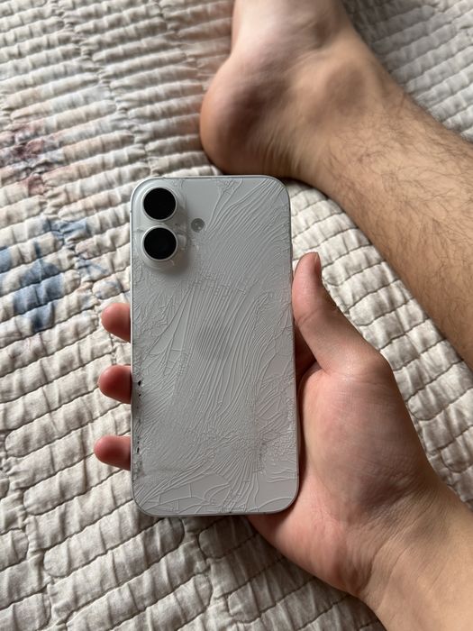 iPhone 16 128gb.
