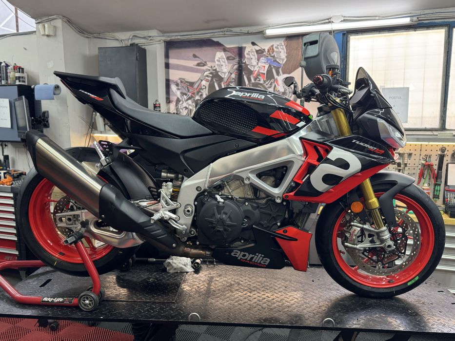 Aprilia Tuono V4 1100 Factory Superpole 2021