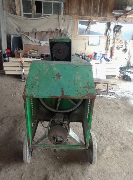 Betoniera silențioasă de 250 l