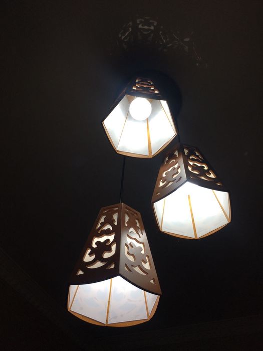 Срочно продам люстру