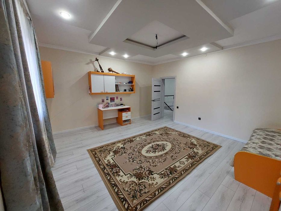 Продам коттедж в МКР "Орман"