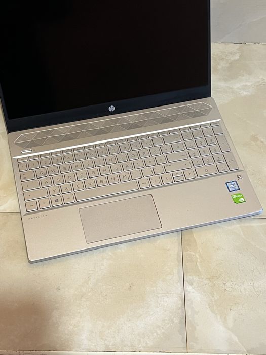HP Pavilion 15 Silver cs i7-8 Gen. 1TB HDD 8GB RAM
