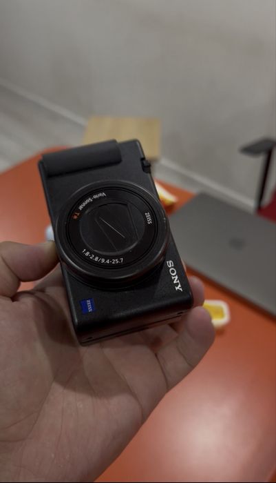 Продам БУ SONY ZV-1