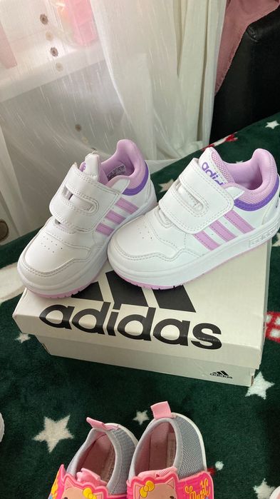 Лот бебешки обувки.