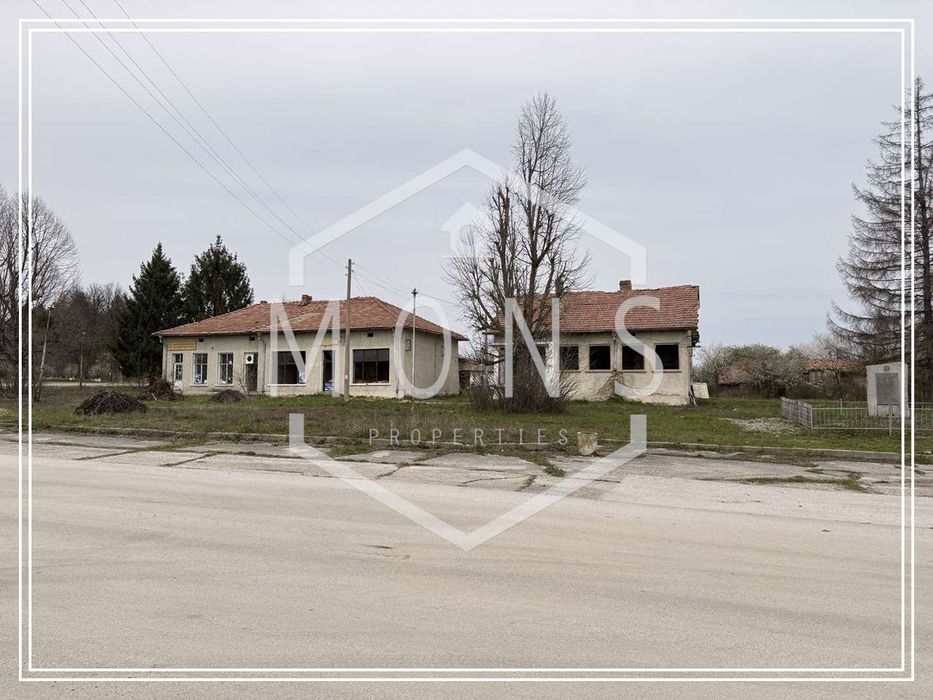 Парцел в Търговище, област-с.Ястребино площ 306 цена 40000