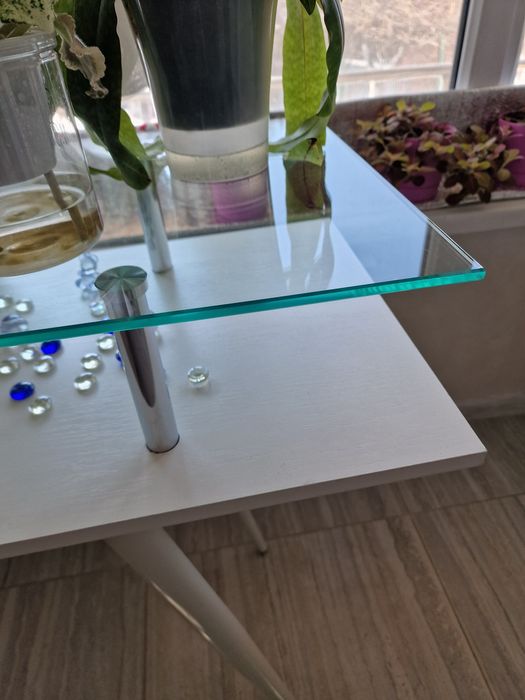 Столик для цветов