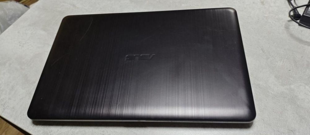 Ноутбук Asus в хорошем состоянии