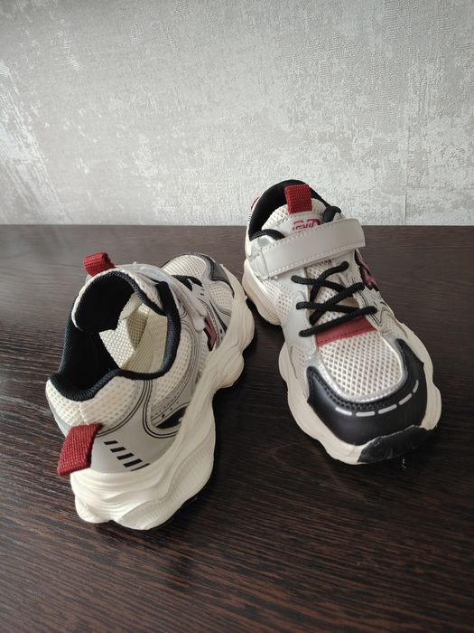 Детские кроссовки