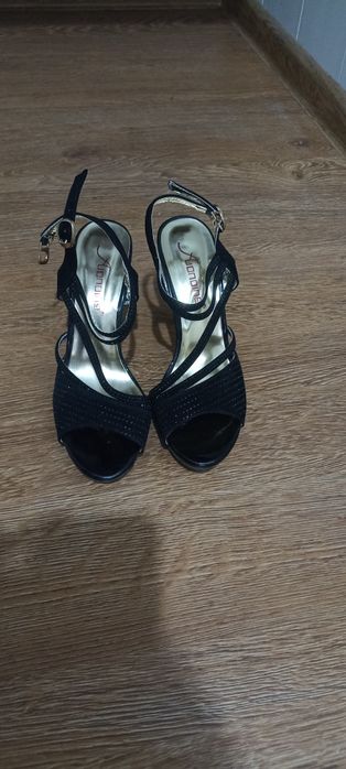 Уги босоножки туфли