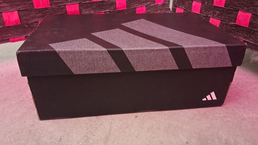 Продаю, в хорошем состоянии коробка в подарок , оригинал , с малайзии