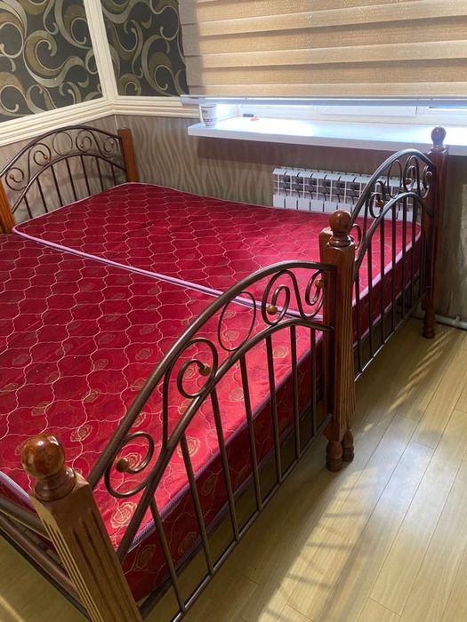 Кровать с матрасом