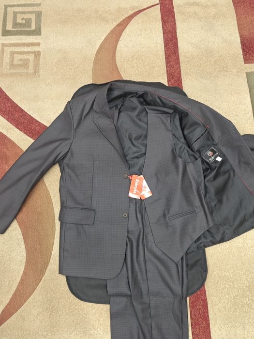 Продам классический костюм