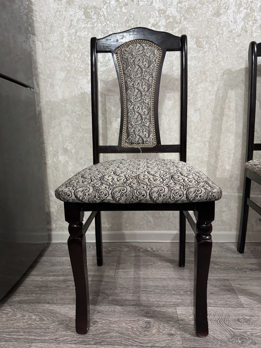 Стулья коричного цвета