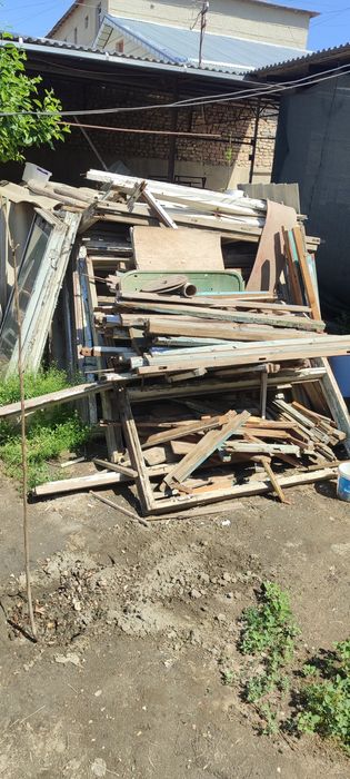 Продаются деревянные двери рамы и окна и доски