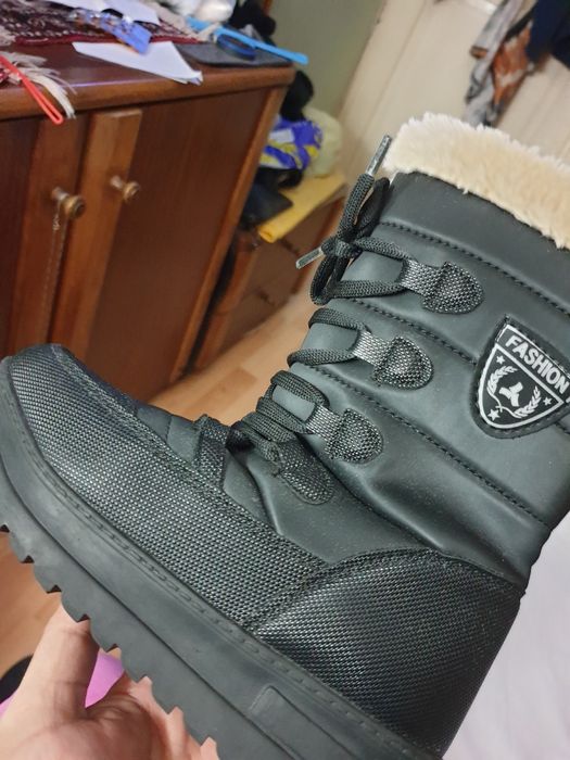 Сапожки,можно на девочку ,так жена мальчика