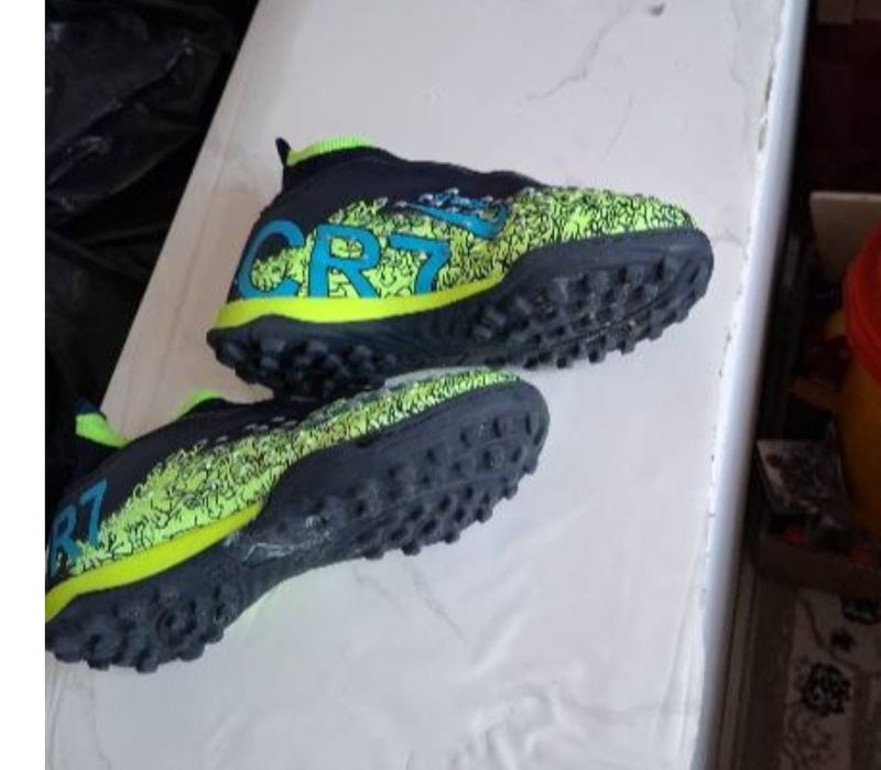 Футбольная форма и обувь