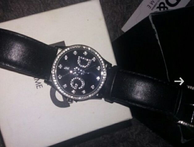 Страхотен дамски часовник на марката D&G