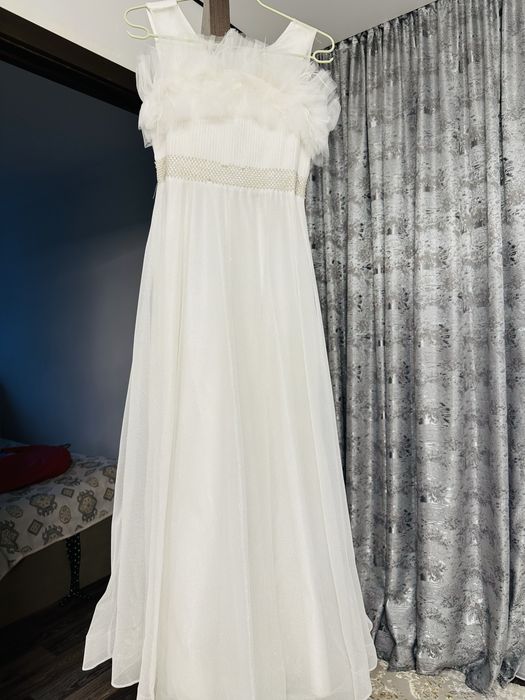 Платья новое и очень нежное. Одевали только один раз