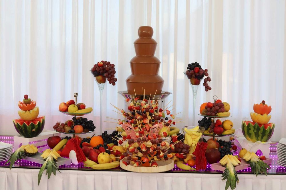 Fantana cu ciocolata si fruit bar